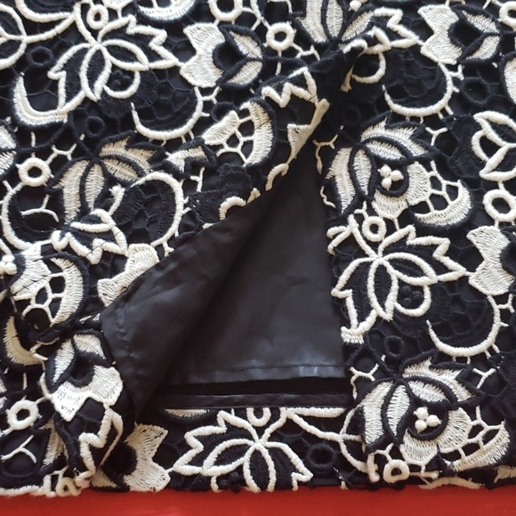 Talbots Floral‎ Lace Overlay Black & White Pencil Skirt Size 10 EUC - Picture 9 of 11
